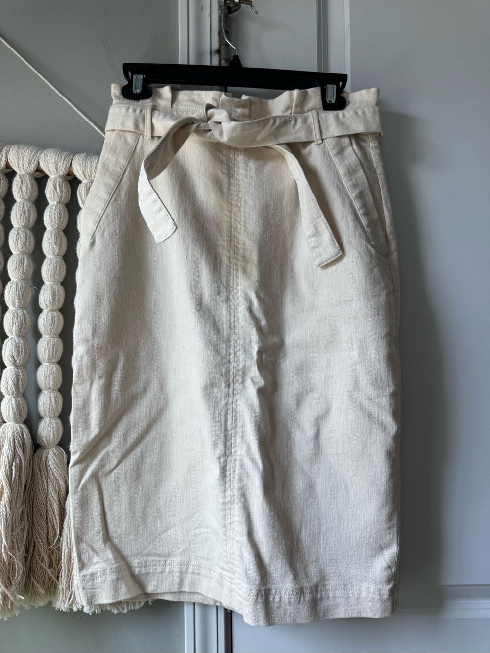 Banana republic ivory cream belted tie waist pencil skirt with pockets size 2
